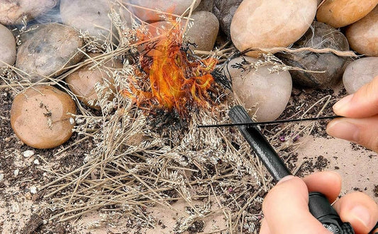 Arrancador de fuego con brújula, cuerda de paracaídas y silbato, encendedor de supervivencia de acero al fuego impermeable para tu campamento